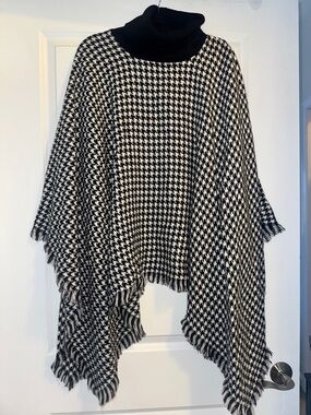 Black & White Houndstooth Turtleneck Poncho
